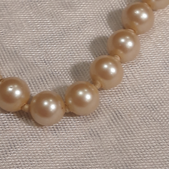 Vintage Monet Pearl Necklace 18" - Picture 7 of 8